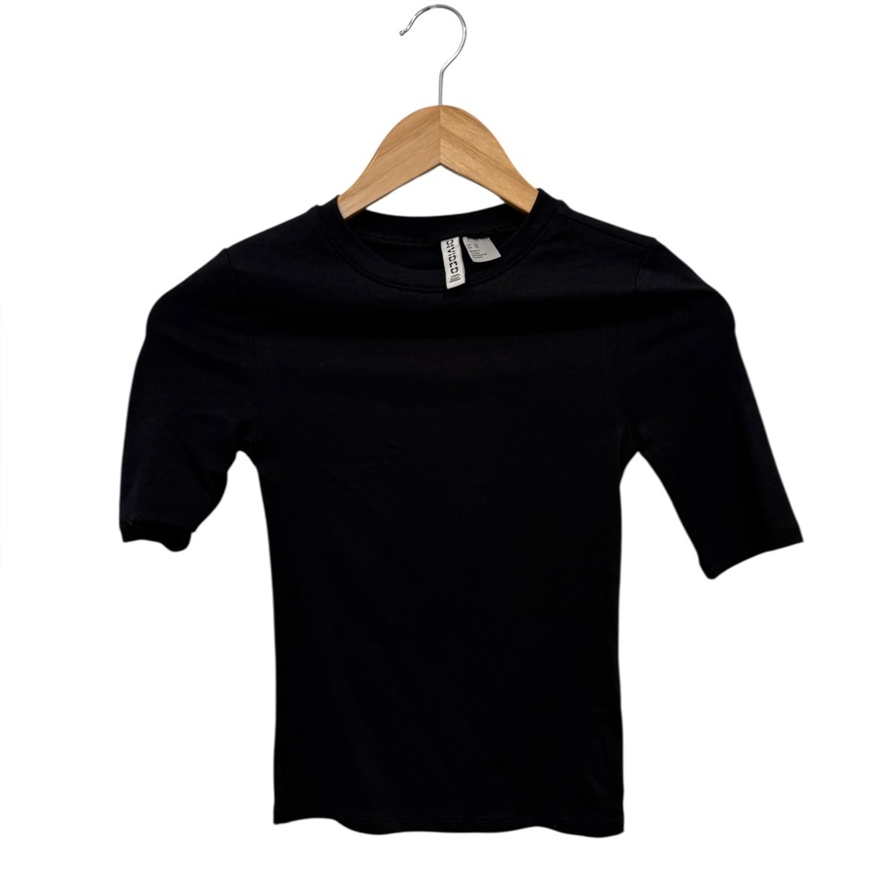 H&M Divided Cropped Black Short Sleeve Tee